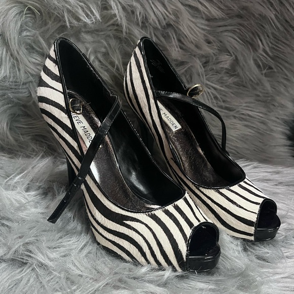 Steve Madden size 9 faux fur zebra heels - Picture 1 of 5